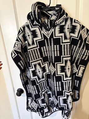 Pendleton Black & Cream Geometric Hooded Poncho